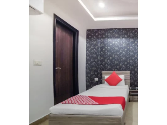 hotel with gym in new industrial town, faridabad - hotel diamond inn