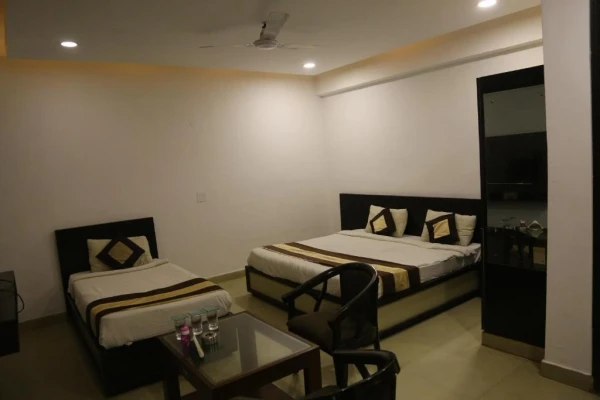 family hotel with pool in sector 28, faridabad - rockwood inn