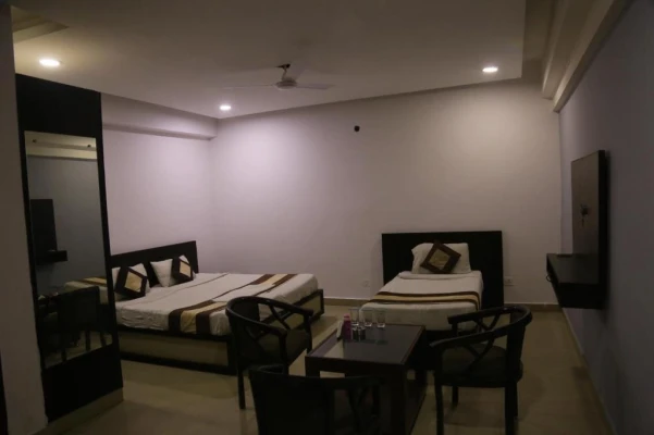 jacuzzi hotel in sector 28, faridabad - rockwood inn