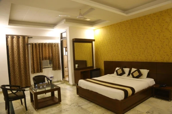 hotel with free parking in sector 28, faridabad - rockwood inn