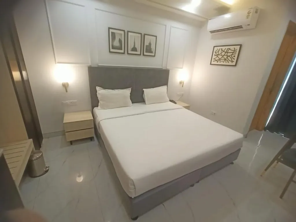 honeymoon hotels in saltstayz premier faridabad sector 28 faridabad