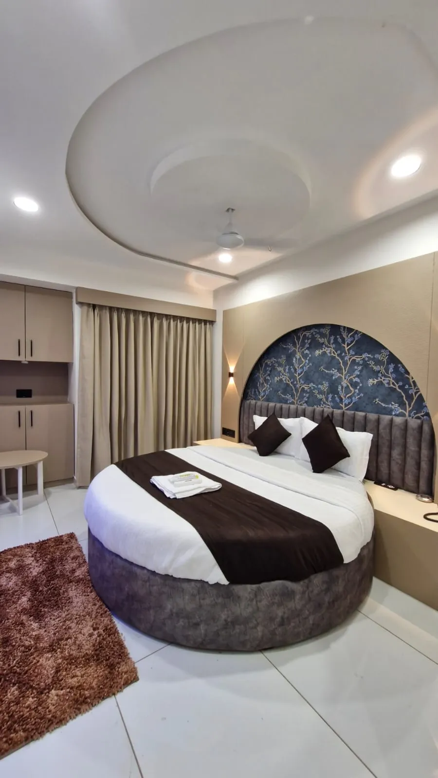 best hourly hotel in hotel a one gandhinagar