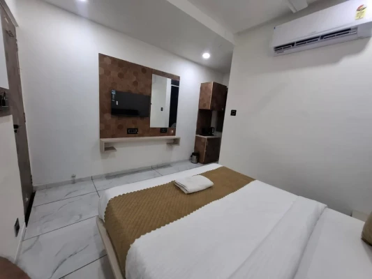 hotel with free parking in randheja, gandhinagar - hotel asiana