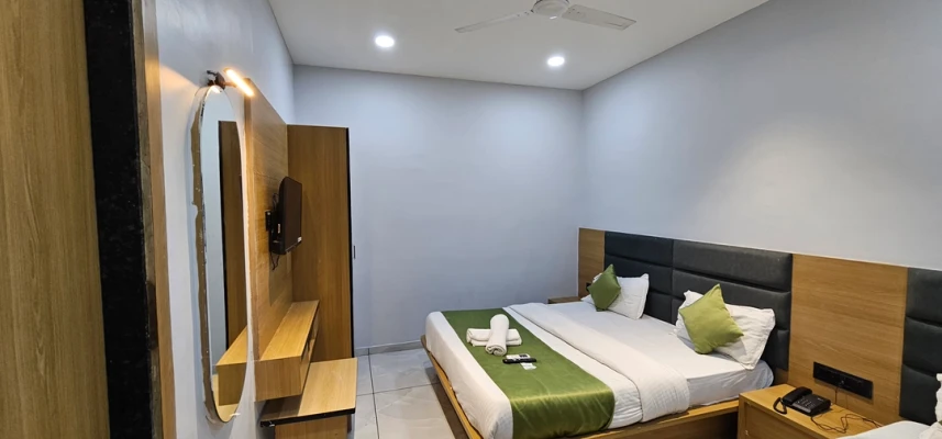 luxury hotel in hotel hr town gandhinagar