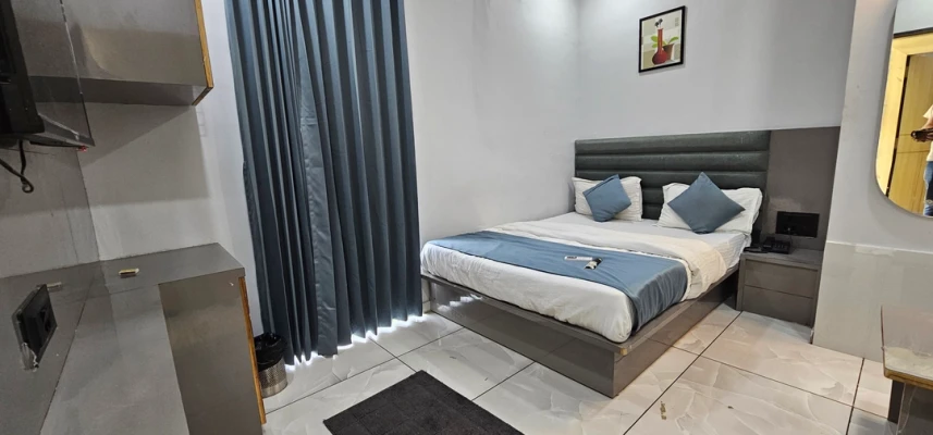 best hotels for couple in hotel hr town gandhinagar