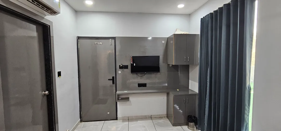 best day use hotels in hotel hr town gandhinagar