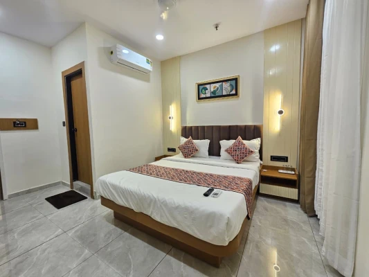 best hotels for couple in hotel shivalin gandhinagar