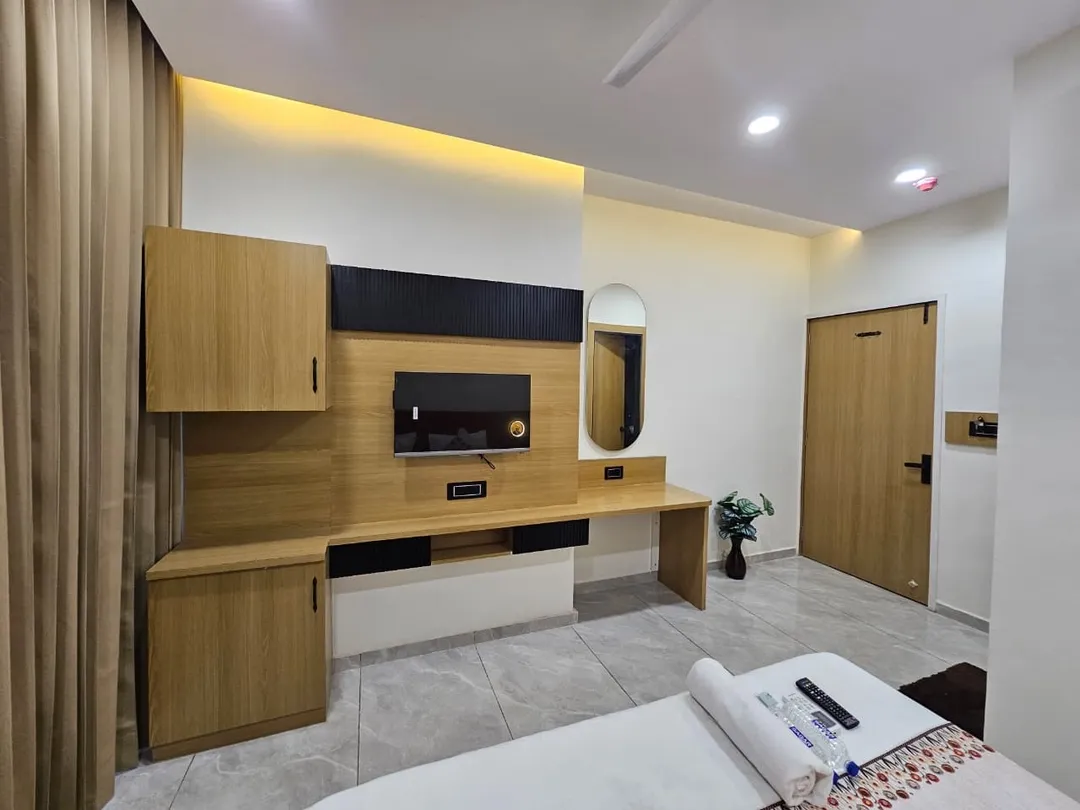 business hotels in hotel shivalin gandhinagar