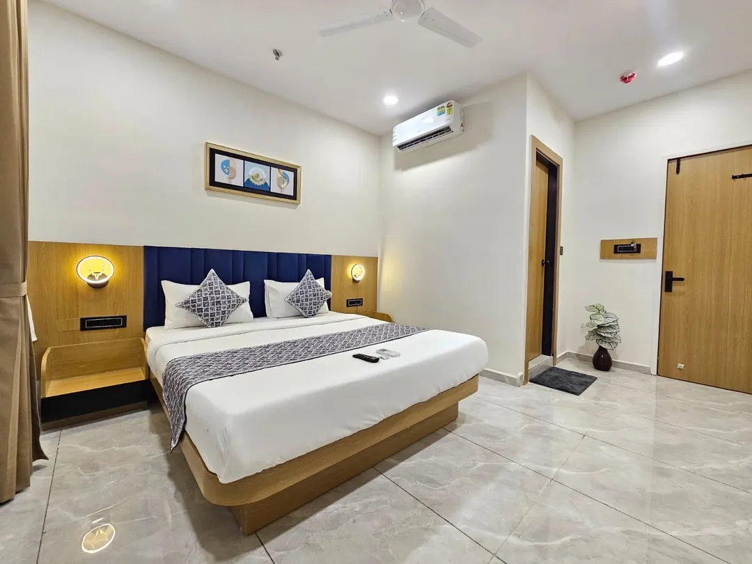 couple hotels in hotel shivalin gandhinagar