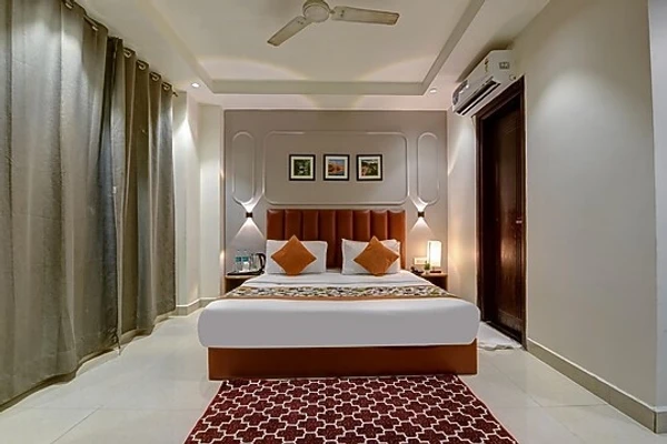 hotel with party hall in kaushambi, ghaziabad - qotel comfort at residency kaushambi