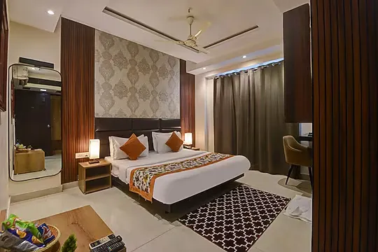 hotel near ghaziabad railway station - qotel comfort at residency kaushambi