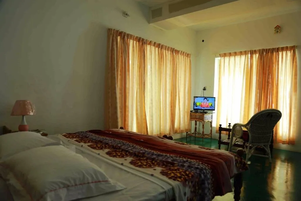 homestay in calangute beach, goa with private pool - casita de