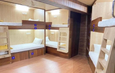 hotel near goa railway station - city stay ac deluxe dormitory