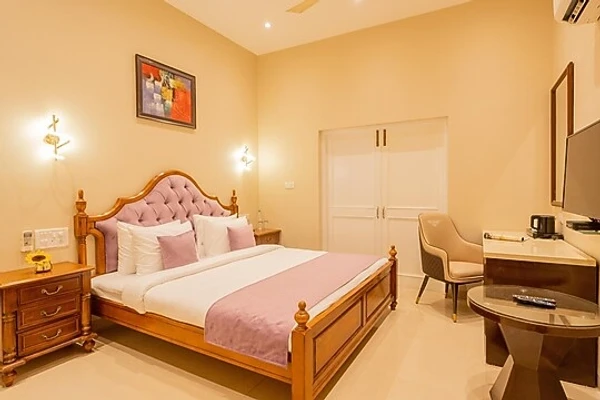 hotel near goa airport - emperor ozran by alaya stays vagator