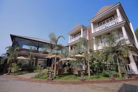 hotel with free parking in anjuna, goa - grand continent, anjuna - a sarovar portico affiliate hotel