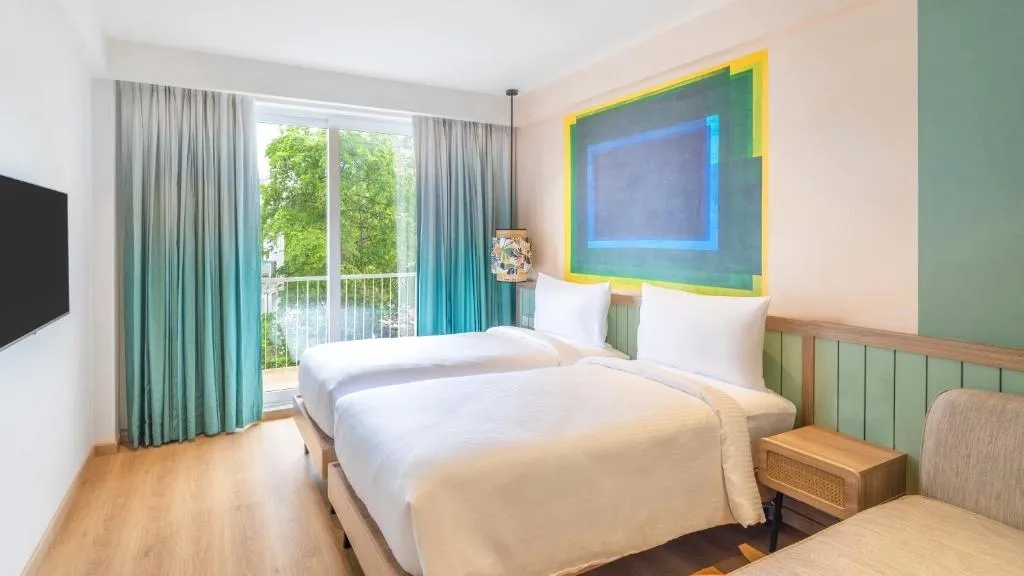 hotel with bar in anjuna, goa - ibis styles goa vagator