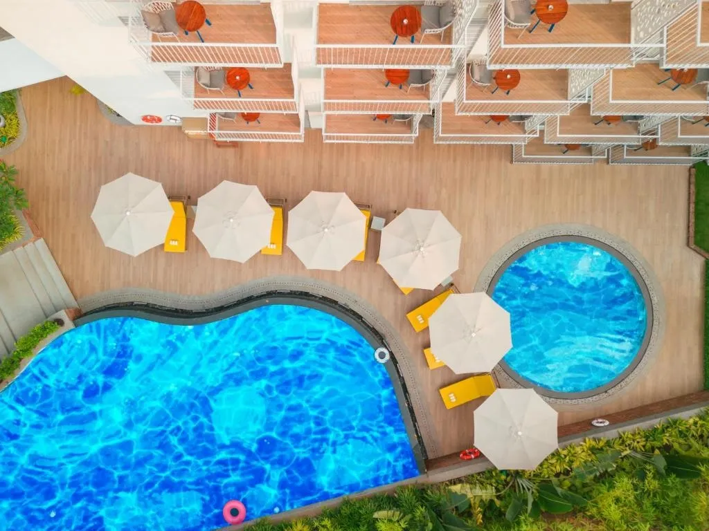 family hotel with pool in anjuna, goa - ibis styles goa vagator