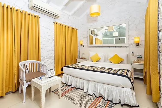 hotel near goa airport - the tamarind hotel goa