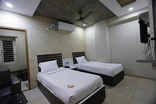 hotel near guntur airport - hotel devi fortune
