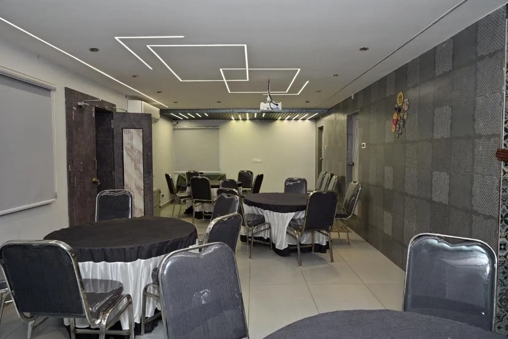 hotel with free parking in gorantla, guntur - hotel ganesh mahalakshmi inn