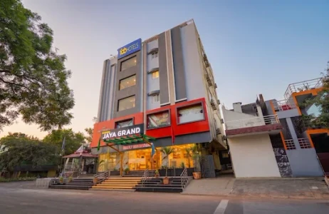 family hotel with pool in arundelpet, guntur - hotel jaya grand