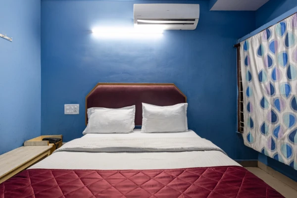 hotel with party hall in kothapeta, guntur - hotel swarna mayuri