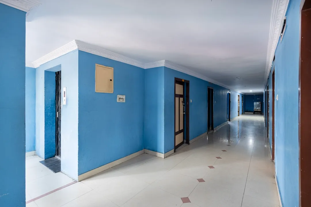 hotel with free parking in kothapeta, guntur - hotel swarna mayuri