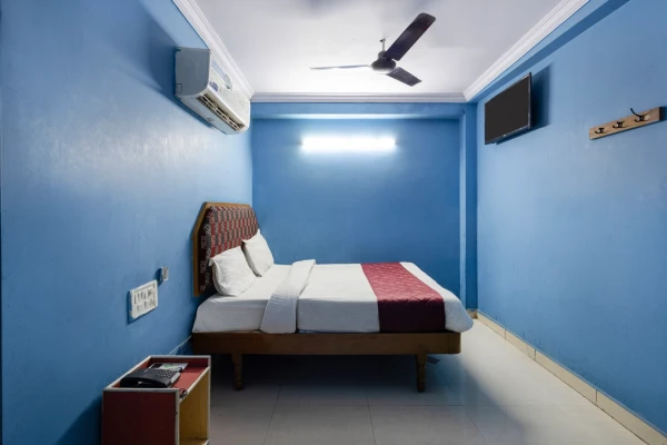hotel in kothapeta, guntur for family - hotel swarna mayuri