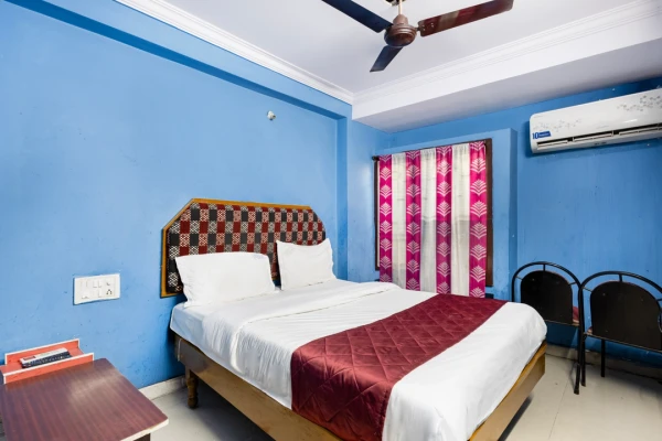 hotel with party hall in kothapeta, guntur - hotel swarna mayuri