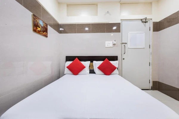 hotel with bar in koretipadu, guntur - sapthami luxury rooms