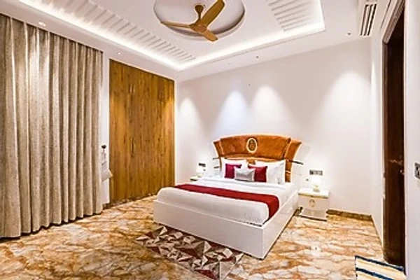 hotel near gurugram railway station - 3 bhk farmhouse with pvt pool & lush garden sohna