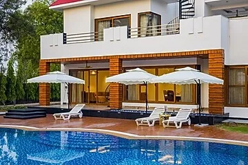 hotel with gym in sohna road, gurugram - 3 bhk farmhouse with pvt pool & lush garden sohna