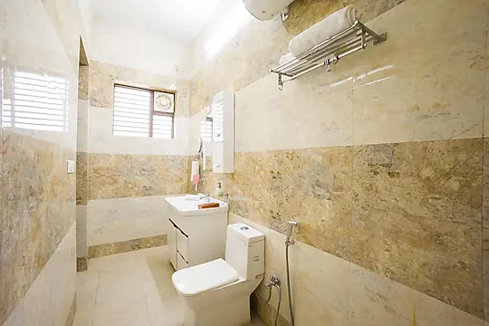 jacuzzi hotel in ambience mall, gurugram - alaya stays ashirwad farms 5 bhk pet friendly with pvt pool