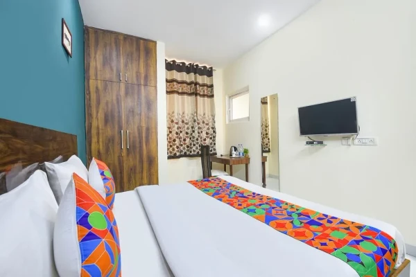 hotel with swimming pool in sector 28, gurugram - arpit residency - 28