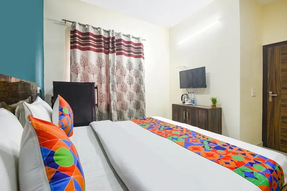 best luxury hotels in arpit residency - 28 gurugram