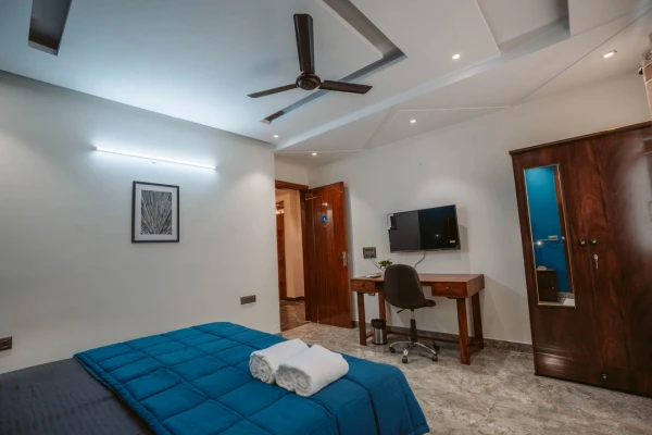 family hotel with pool in dlf phase 1, gurugram - bnb sakura golf course road