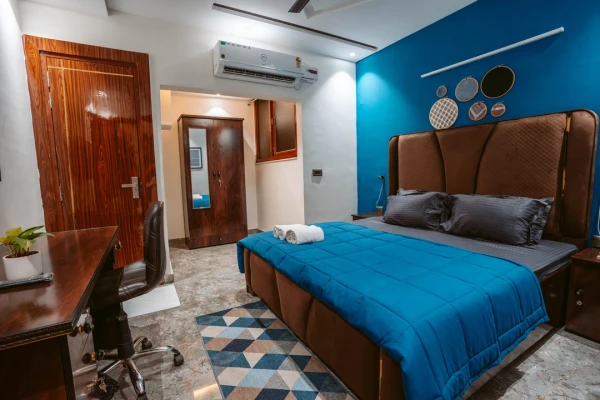 jacuzzi hotel in dlf phase 1, gurugram - bnb sakura golf course road