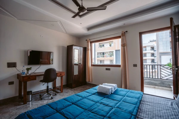 hotel room booking in dlf phase 1, gurugram - bnb sakura golf course road