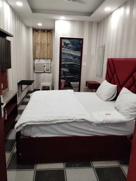 3 star hotel in dlf cyber city, gurugram - cloud inn