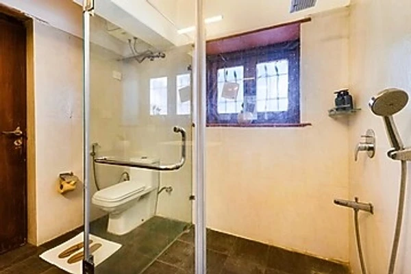 hotel with free parking in dhouj, gurugram - elivaas the aravalli reserve the lotus 3 bhk villa with pvt pool & jacuzzi
