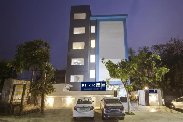 hotel with free parking in sector 24, gurugram - flxho cyber one royal orbit