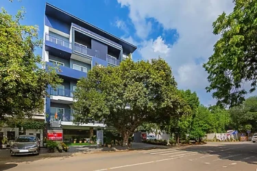 couple friendly hotels in haris court cyber city gurugram