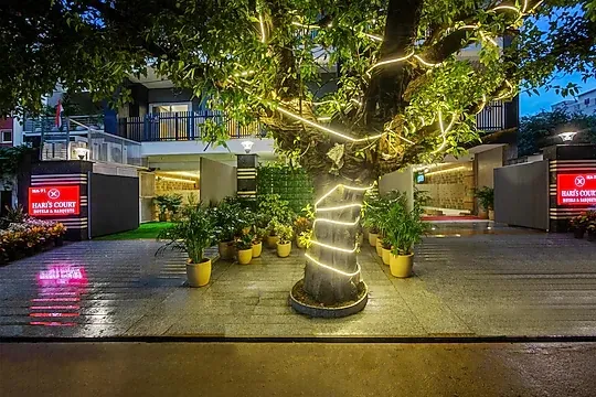 couple friendly hotels in haris court cyber city gurugram