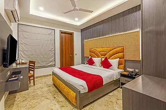 cheap hotels in haris court cyber city gurugram
