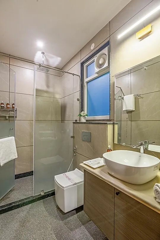 best day stay hotels in haris court cyber city gurugram