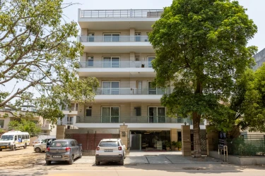 budget hotels in haris court cyber city gurugram