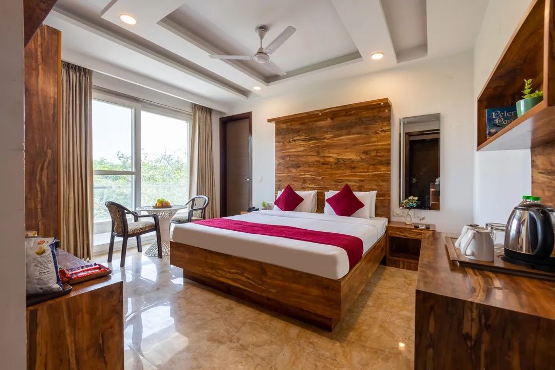 luxury hotel in haris court cyber city gurugram