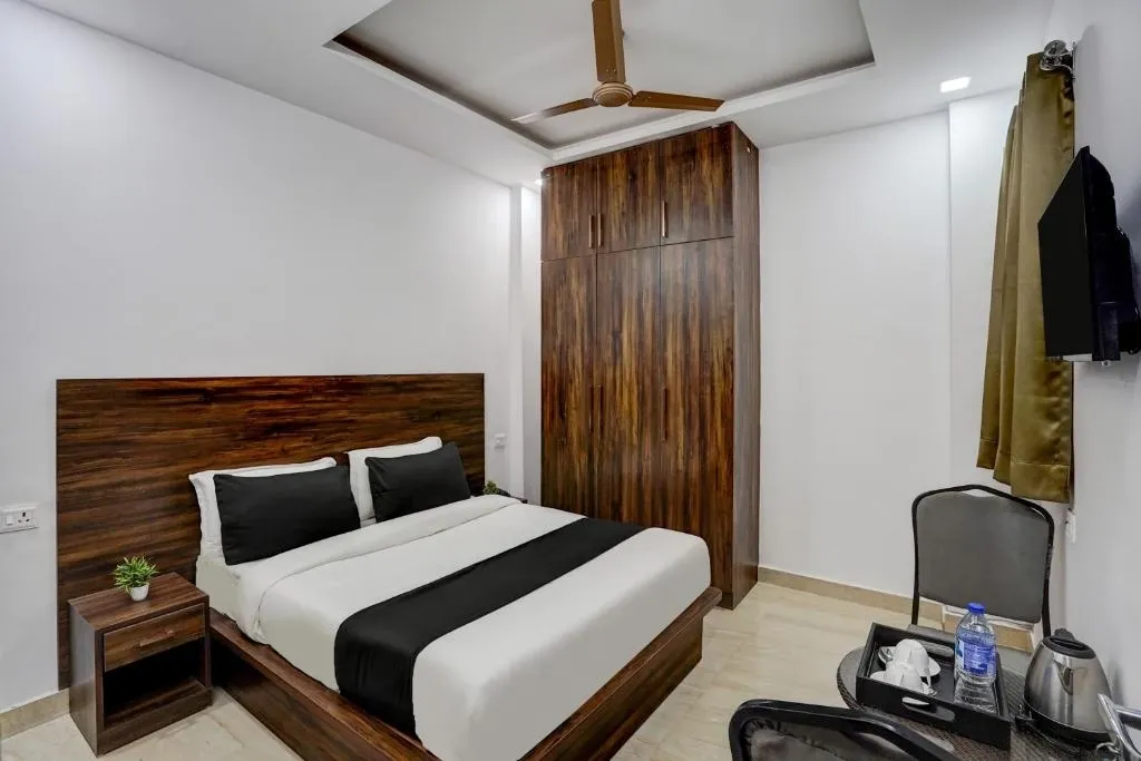 cheap hotels in hotel cloud bay gurugram