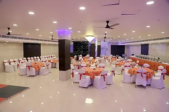 group holiday hotels in hotel haris court mg road gurugram gurugram