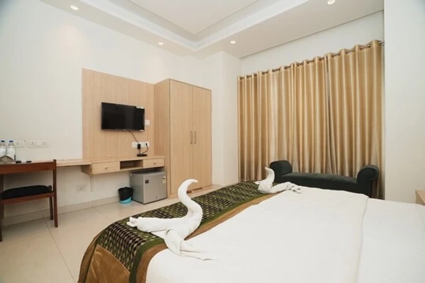 hotel with free parking in sector 43, gurugram - hotel interglobe oasis